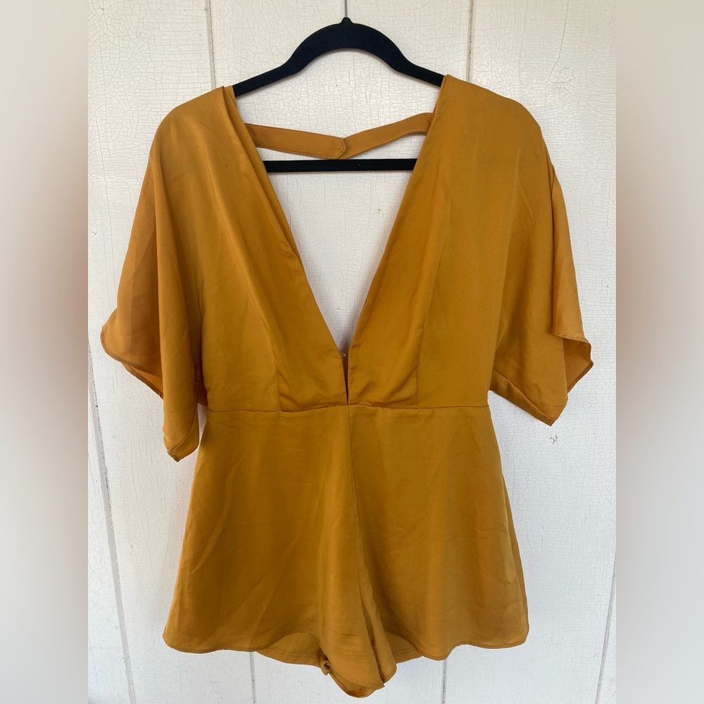 Urban Outfitters 70’s style gold/mustard yellow kimono romper size M